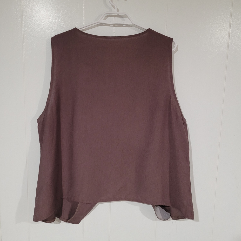 Asymmetrical Button-Front Sleeveless Top - Picture 4 of 7